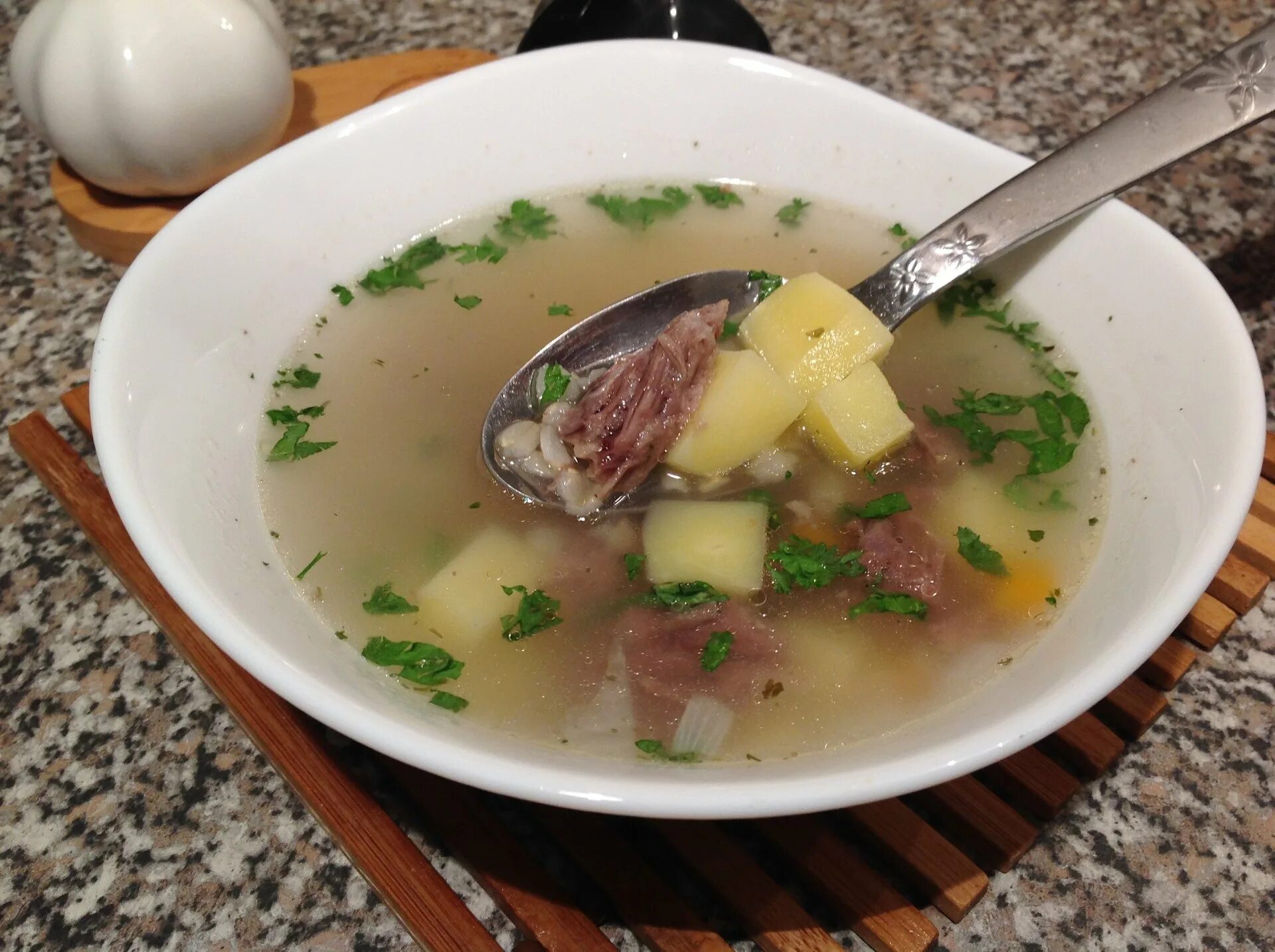 Говядина для супа. Суп из говядины. Суп на мясном бульоне. Суп картофельный с говядиной.
