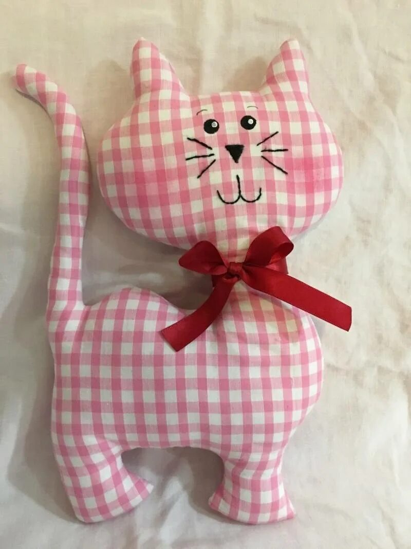 Простая игрушка своими руками из ткани. Сшить игрушку. игрушки из ткани. котики из ткани. игрушки своими руками из ткани.