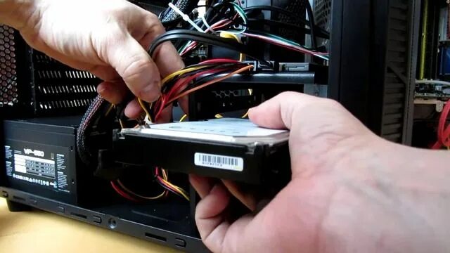Не могу установить жесткий диск. Zalman z3 крепление hdd. залман z1 крепление hdd. крепление жесткого диска в корпусе zalman. zalman z3 plus салазки для жесткого диска.