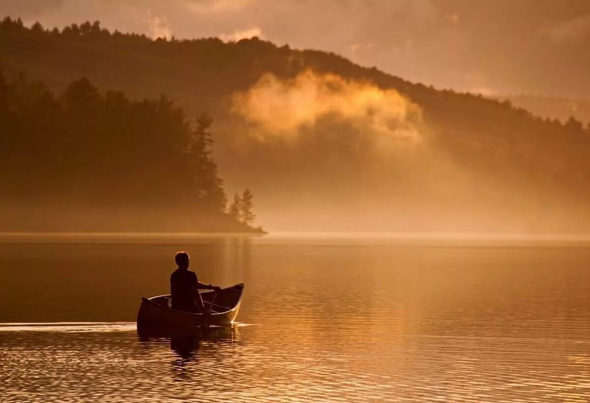 Дышать в лодке. Две лодки. Прокат лодок. Дышать в лодке. Девушка с ложкой.