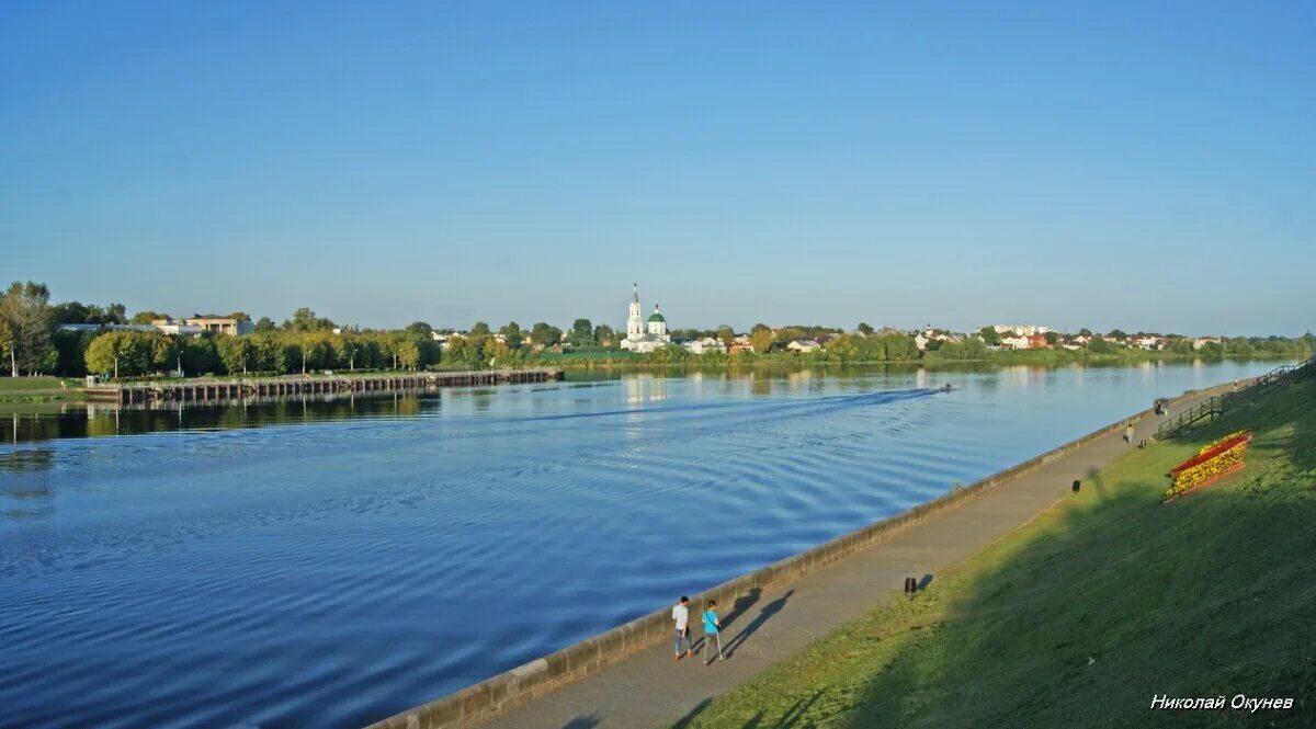 Тверь части. DBL YF pfndthtxmt ndthm. Август в Тверском крае. Фото древней Твери Затверечье. Люди гуляют по Твери.