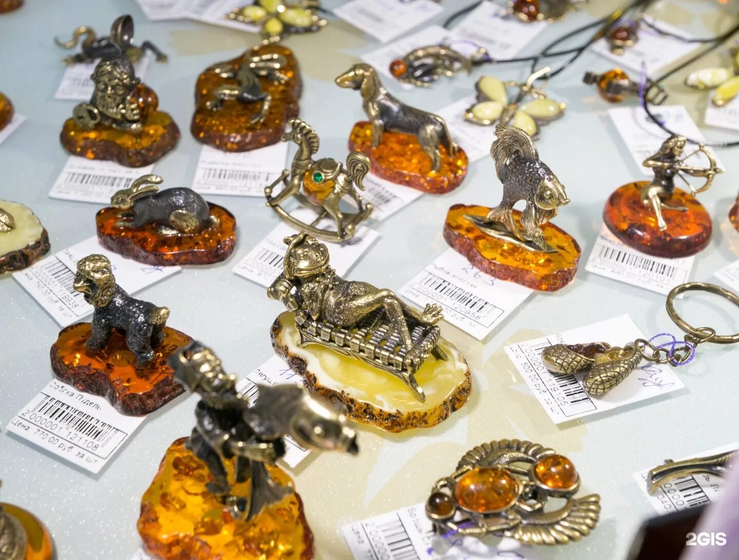 магазин ювелирных украшений. тц рублев отдел поделок из камней. винтажный магазин иркутск бижутерия. обручальные кольца с чернением. коллекция серебряных украшений.