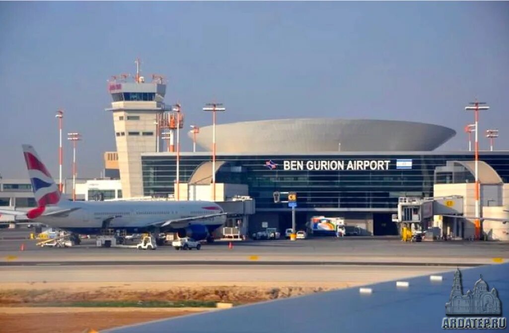 Аэропорт бен гурион вылет. Аэропорт имени Бен-Гуриона. Тель Авив старый аэропорт. Аэропорт Тель-Авив ночью.