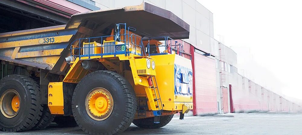 Самосвал белаз 450 тонн. Дорожная служба самосвалы. Wt70 карьерный самосвал. Промышленность забайкалья. Карьерный самосвал.
