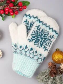 Варежки со снежинками