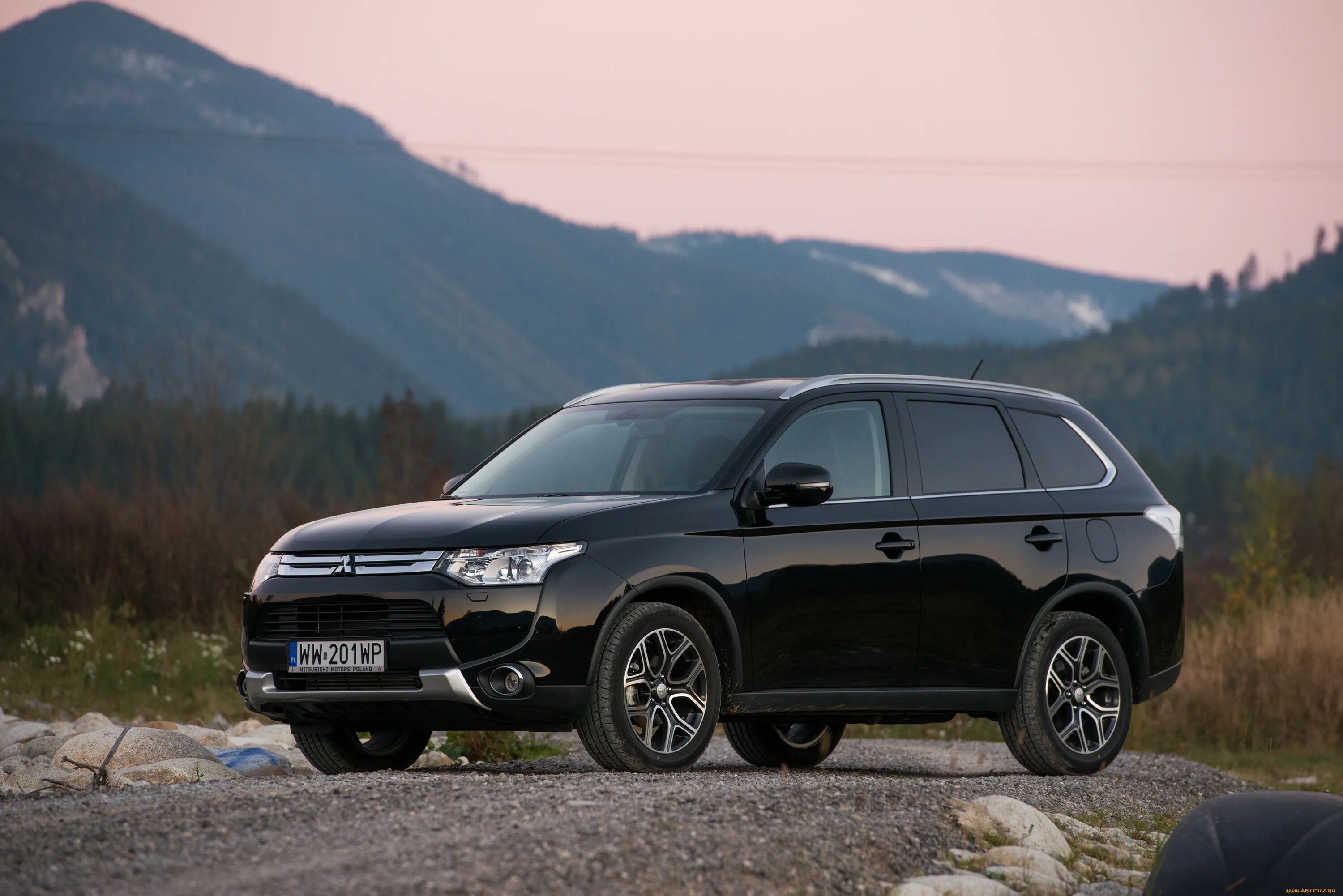 Mitsubishi outlander отзывы владельцев. Mitsubishi Outlander 2014. Mitsubishi Outlander 2014 Black. Митсубиси Аутлендер 2014 черный. Митсубиши Аутлендер 2014.