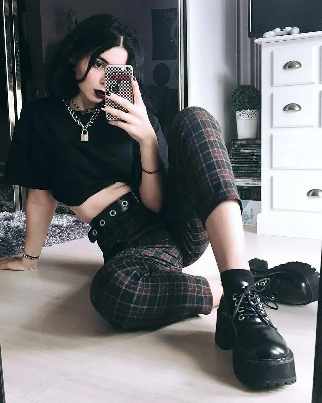 Goth outfit Грандж 2019. Goth outfit Грандж 2020 корейский. Goth outfit Грандж 2019 корейский. Стиль гот Грандж эмо. Девушка в черном тик ток