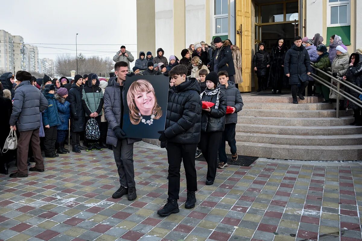 Прощание с еленой яковлевой. Прощание с еленой. Прощание с еленой. Похороны елены. Могила елены ясевич.