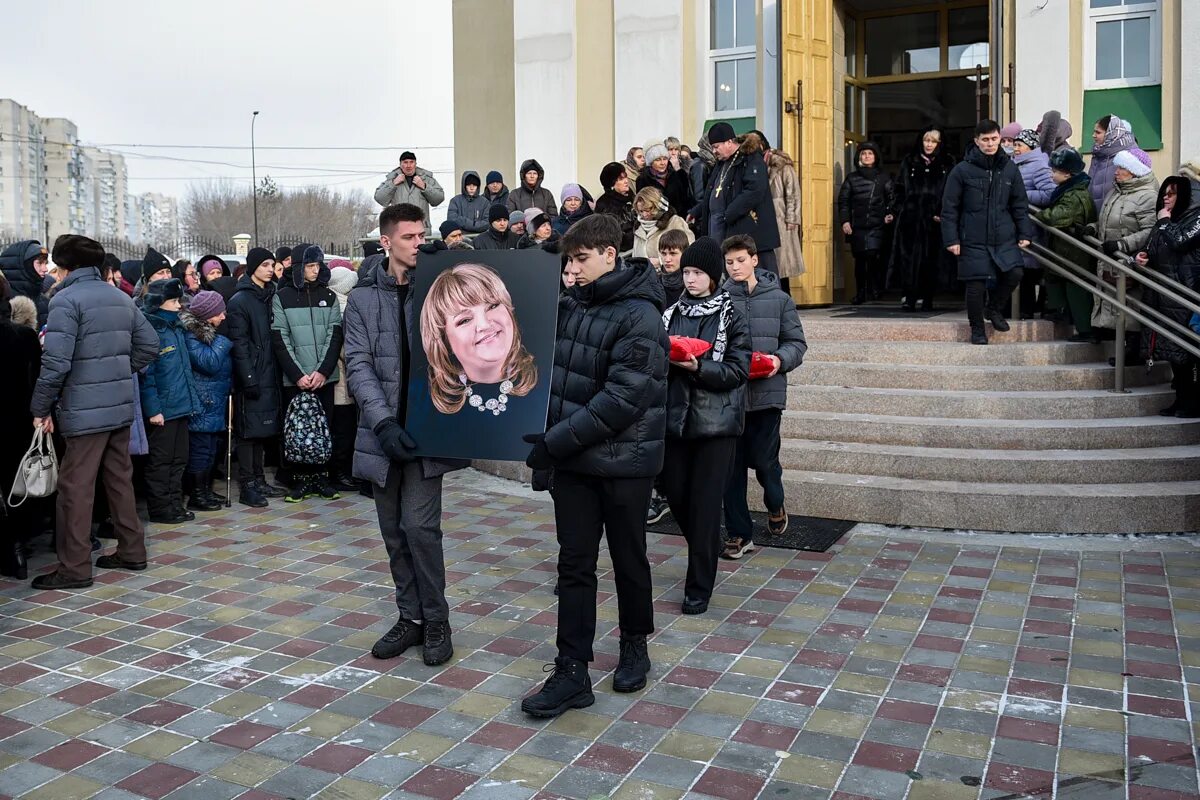 Прощание с директором. Прощание с Еленой Фединой Благовещенск. Проводили в последний путь. Прощание с Еленой Фединой.