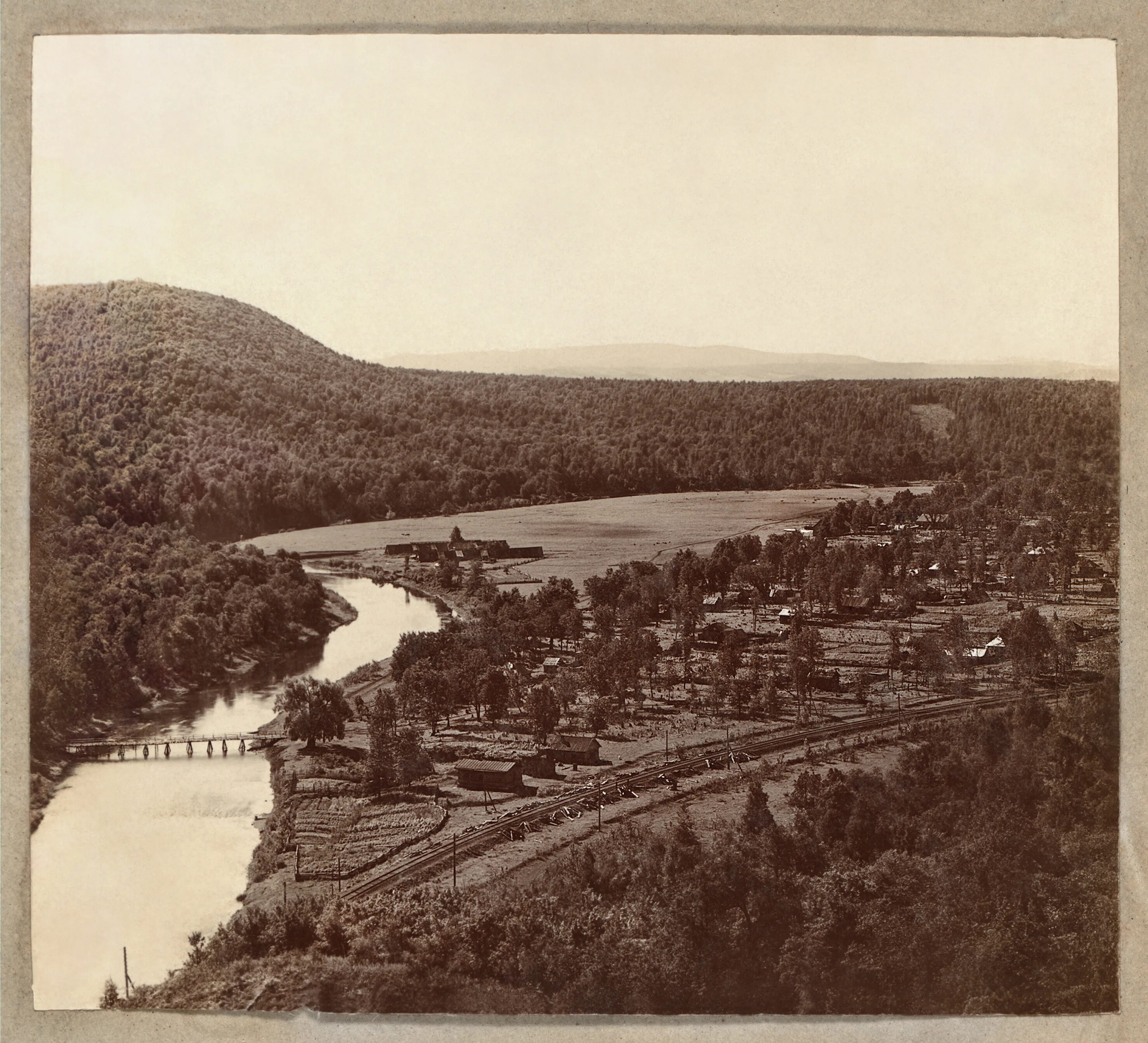 Город сим старые фотографии. Прокудин горский аша. Старый город сим. Церковь во имя святого дмитрия солунского город сим. Город златоуст 1754.