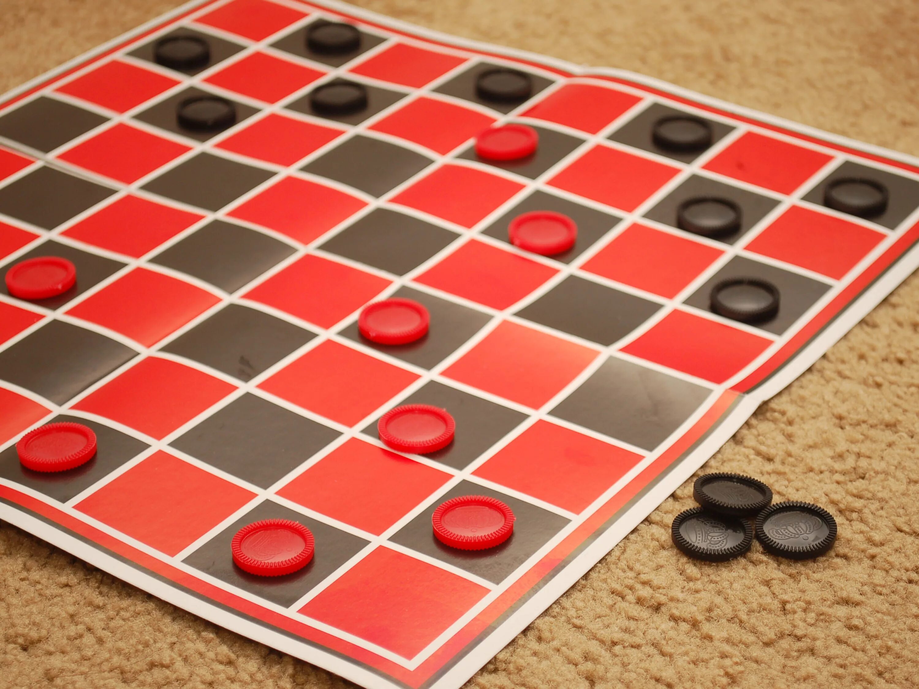 Checkers game. Шашки. Шашки фигуры. Диагональные шашки. Шашечная доска.