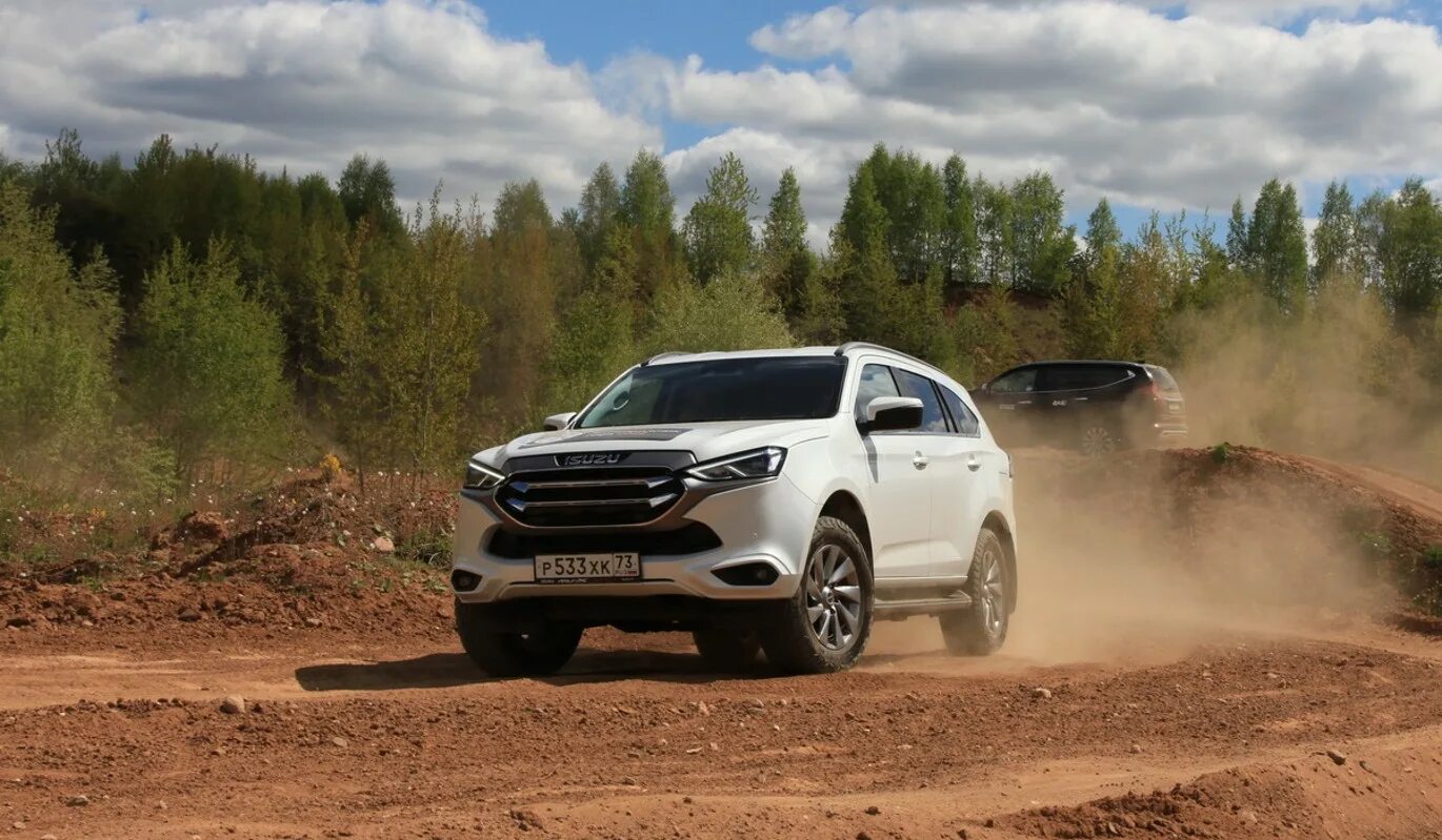 Тест драйвы автомобилей видео. Isuzu mu-x 2022. Исузу му-х тест драйв 2022. Премиальный внедорожник. Внедорожники 2022.