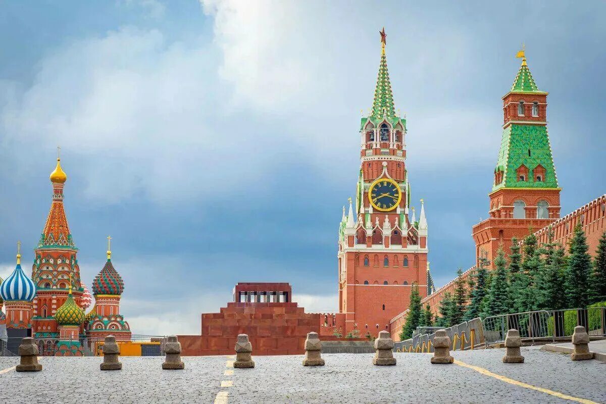 Ред сквер москва. Храм василия блаженного васильевский спуск. Кремль krssniy plodhat москва. Москва кремль красная площадь. Учим москву.