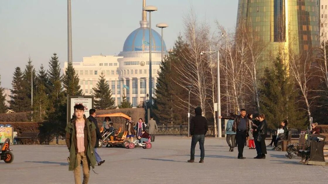 Погода в астане в мае. Нурсултан погода. Люди в Нурсултане на улице. Нурсултан город зимой. Октябрь Нур.