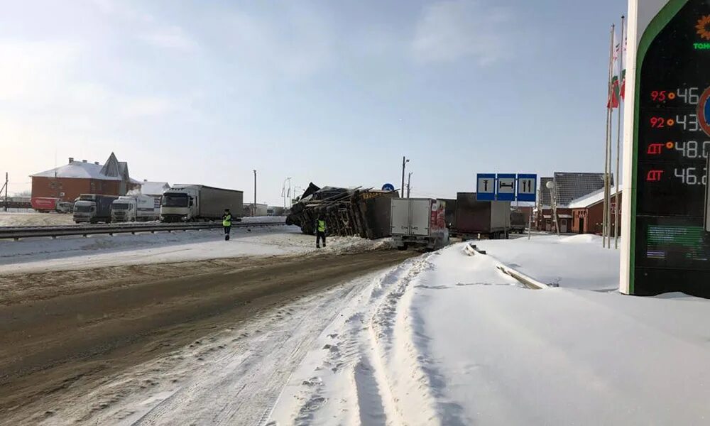 Пробки петушки покров. Пробка на м7 сейчас нижний новгород. Пробки на м7 нижегородская область. Авария на трассе м7 сегодня в чувашии вурнары. Пробка на трассе м7 сейчас петушки.