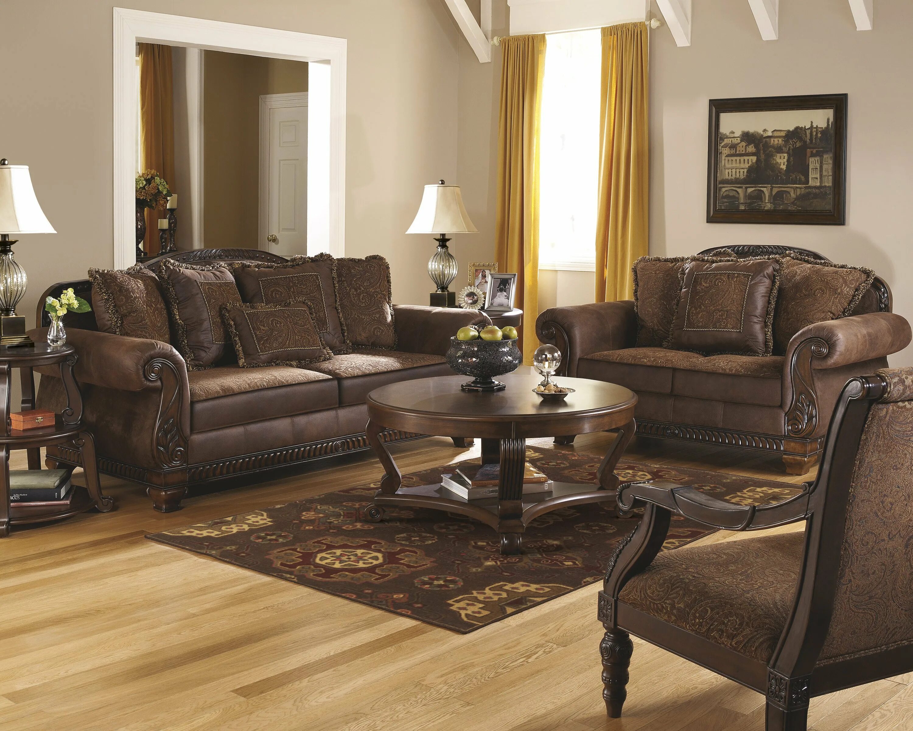 коричневая мягкая мебель в интерьере. коричневая мебель в интерьере гостиной. темно коричневая мебель. интерьер гостиной коричневая мебель. кожаная мебель в интерьере гостиной.