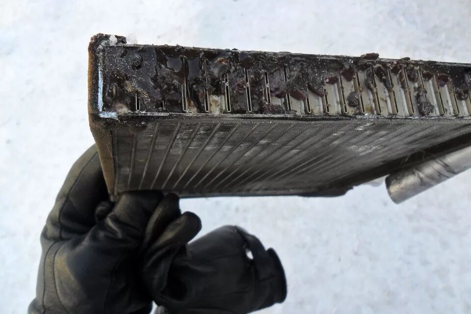 Забитый радиатор печки. Забить печку. Радиатор печки ваз 2109 в разрезе. Плохая тяга в печи буржуйки причины. Радиатор печки лансер 9 1.