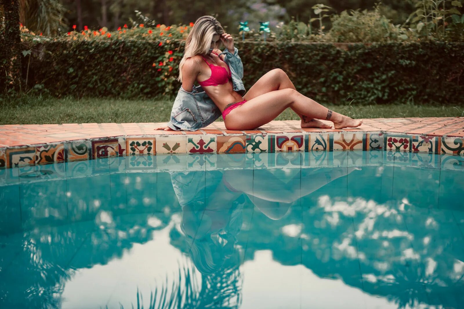 Pleasure by the pool