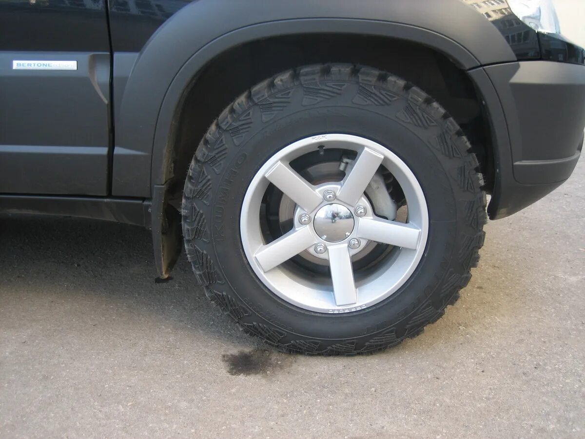 225/75 r15 на ниву шевроле. Литье на шевроле ниву r16. 225/75 r15 на ниву шевроле. 235 65 r16 нива шевроле. Нива шевроле на 16 колесах.