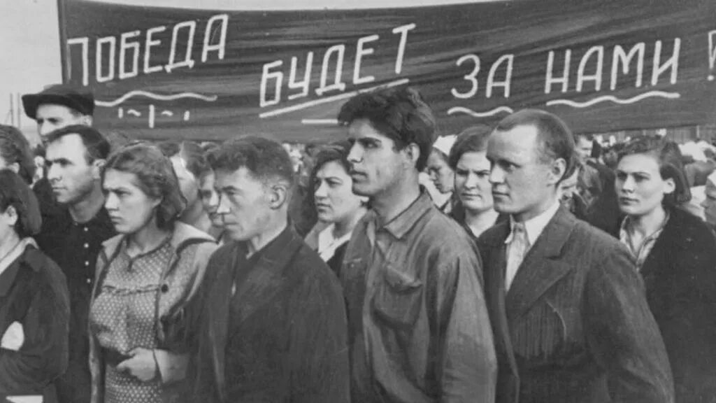 Женщина 22 июня. Начало войны 1941. Фото начало войны 22 июня 1941 года Москва. Объявление войны 1941. Митинг 22 июня 1941.