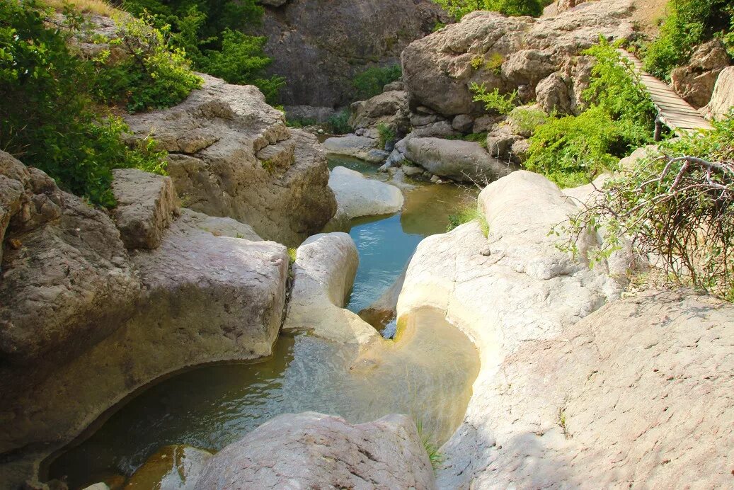 Арпатские водопады. Зеленогорье Арпатские водопады. Урочище Панагия водопад. Река Арпат Крым. Каньон реки Арпат Крым.