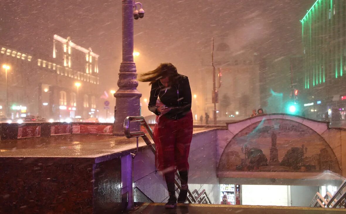 Желтый уровень погодной. Уровни погодной опасности в Москве. Уровень погодной опасности в Москве сегодня. Жёлтый уровень опасности в Москве. В Петербурге объявили желтый уровень погодной опасности.