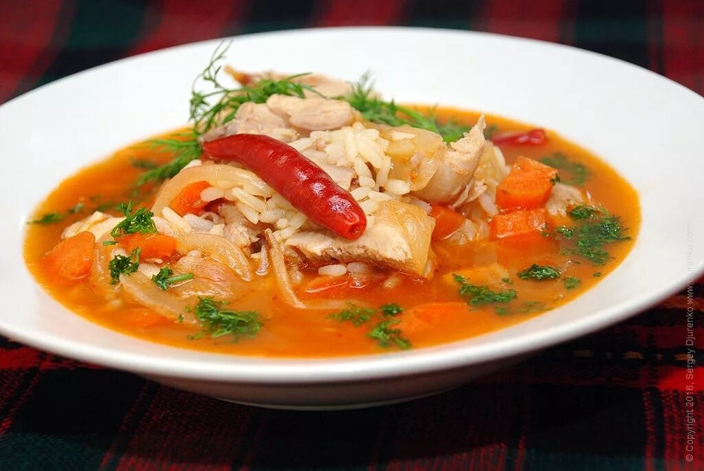 Суп в домашних условиях из курицы. Острый суп. Суп пикантный. Острый куриный суп с рисом по индийски. Первые острые блюда.