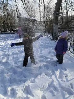 День снега в саду
