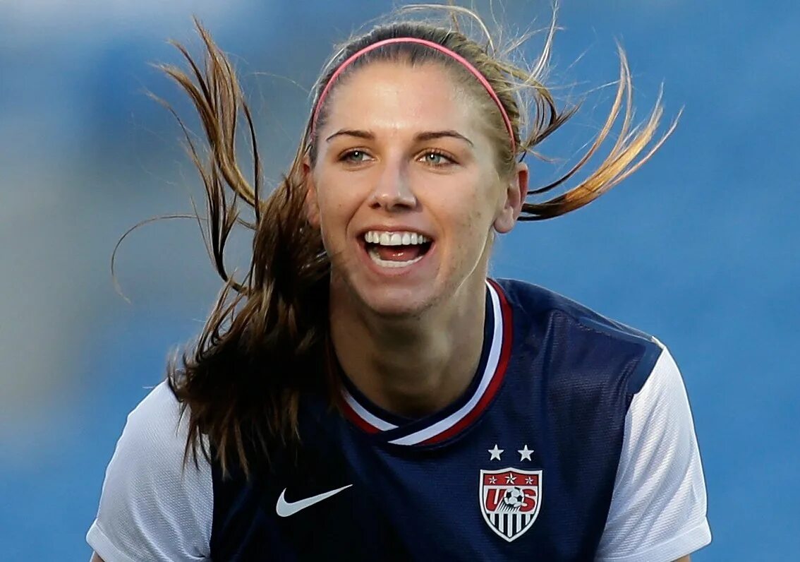 Лучшая футболистка. Alex Morgan. Morgan футболистка. Алекс футболистка. Тесса и Морган.