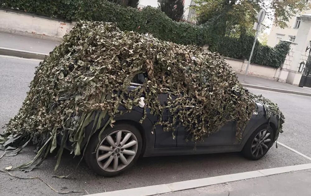 Прятать машины искать. Замаскированный автомобиль. Прятать машины искать. Гта 5 джел ночные прятки нашел читерскую ламбу в читерском доме!. Заброшенные машины в лесу.