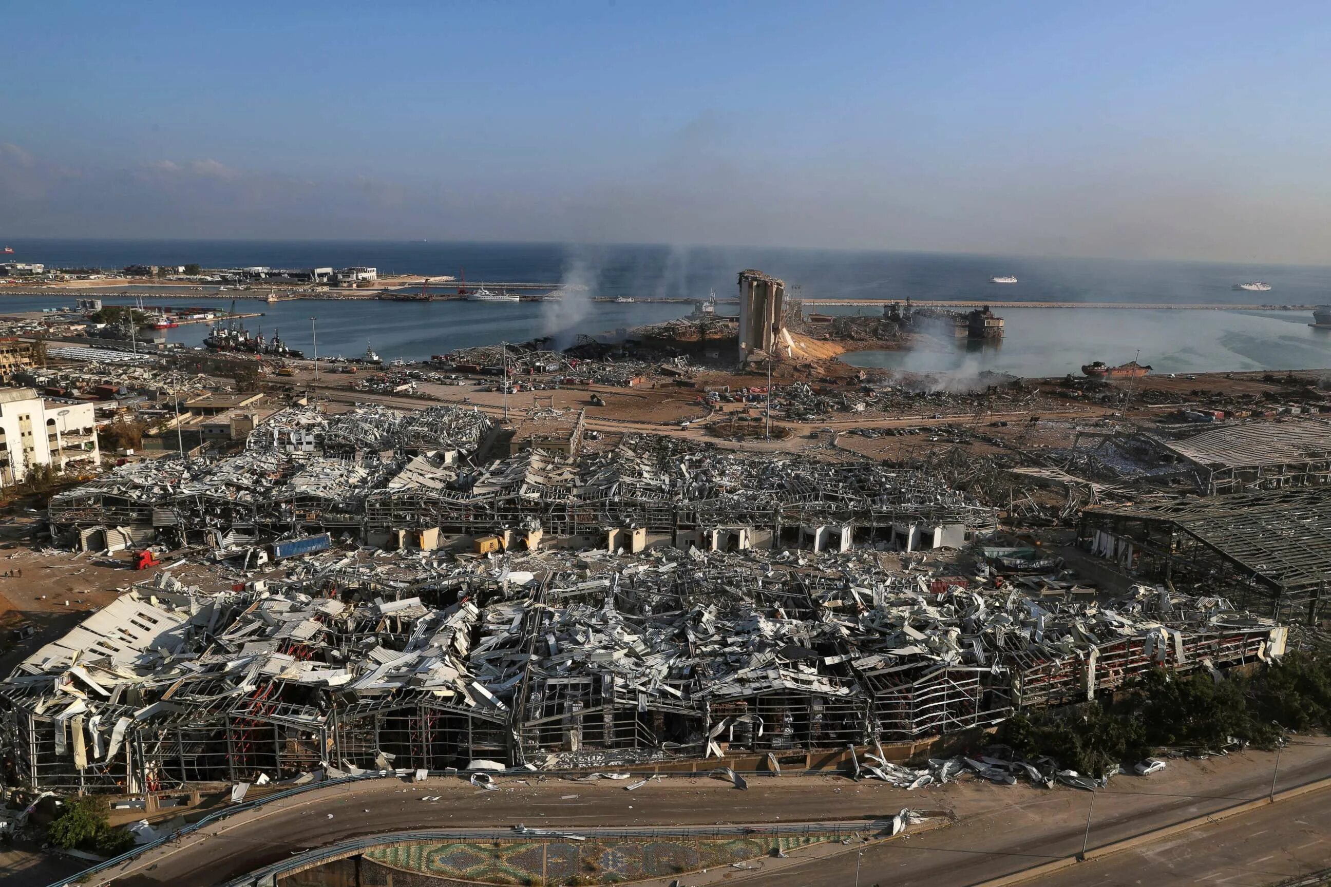 Крушение города. Ливан Бейрут взрыв 4 августа 2020. Взрыв в Ливане порт Бейрут.