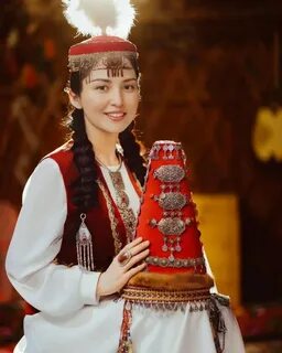 Жас келіншек порно видеоға түсіп қалды