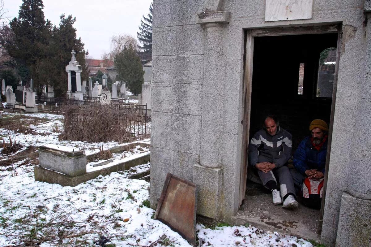 фотография на кладбище живого человека