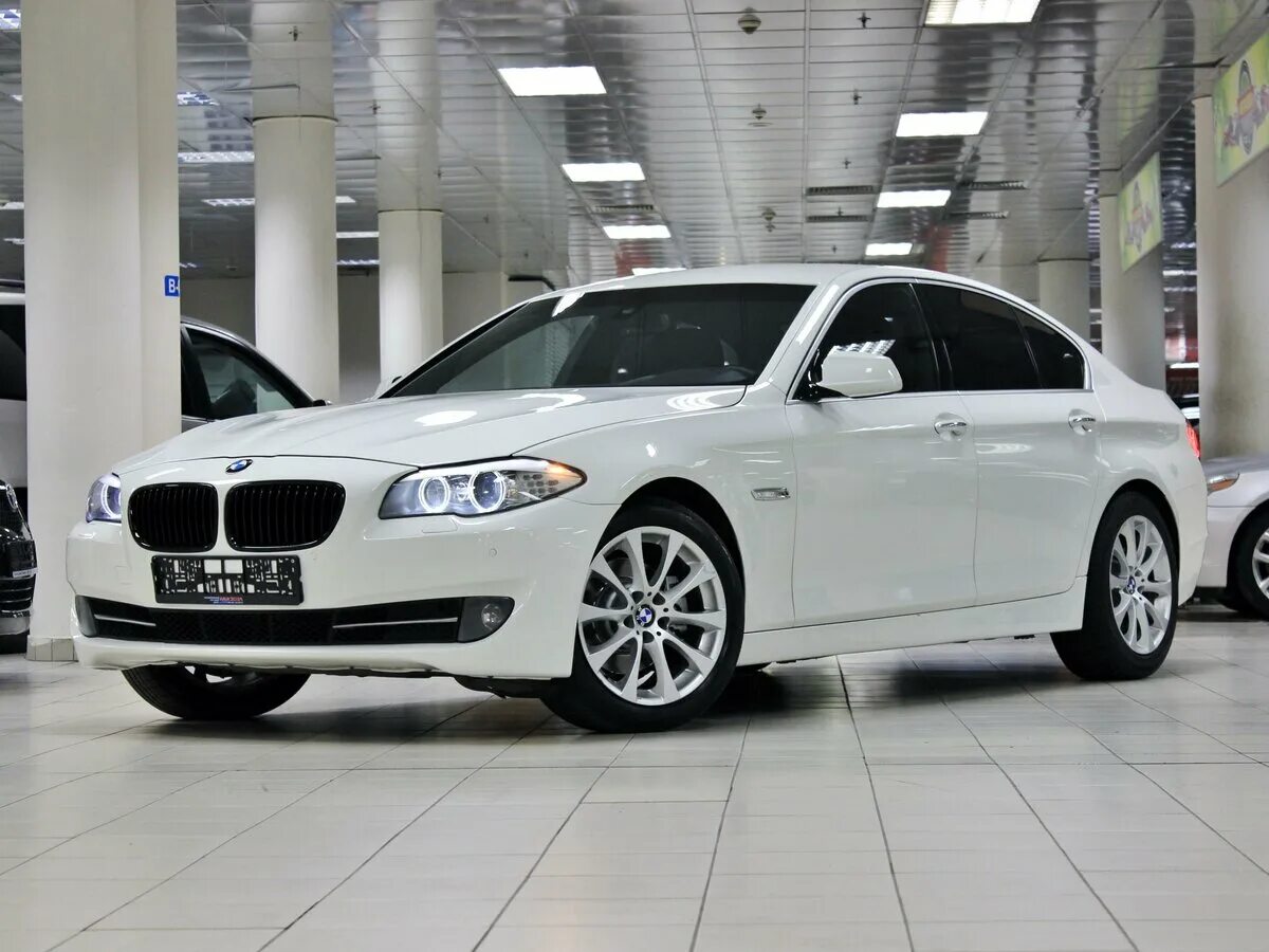 БМВ 5 523i. BMW 523 I 2011 белый. BMW 5 седан 2011. BMW 5 f10 2011.