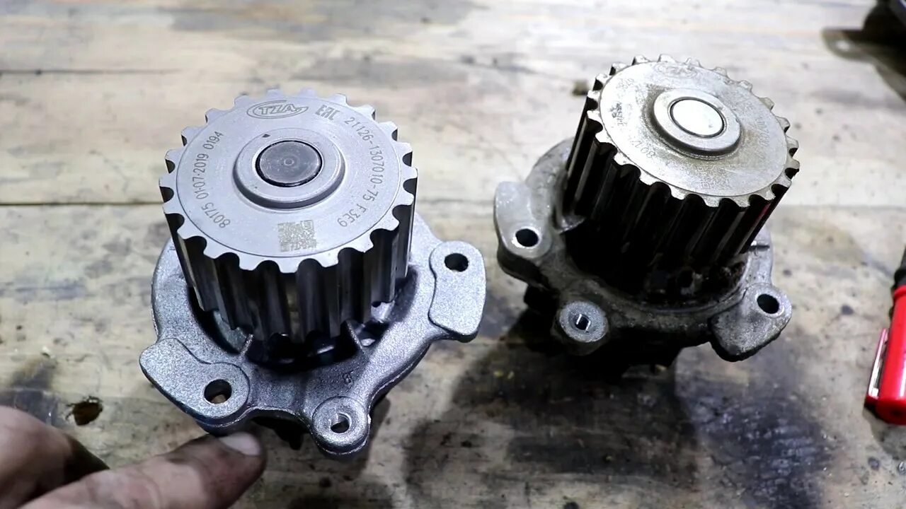 Следы антифриза по контуру крыши помпы. Пробег помпы. Помпа тза на ниву. 1. Уаз патриот помпа охлаждения.