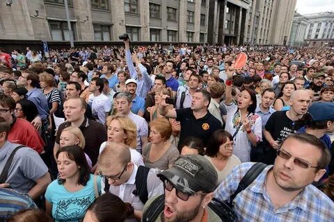Встретился на площади