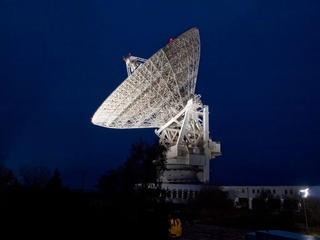 Как подать сигнал через локатор. Радиотелескоп РТ-70 В Евпатории. Радиотелескоп РТ-70 (П-2500. Радиолокатор Евпатория. РЛС Евпатория.