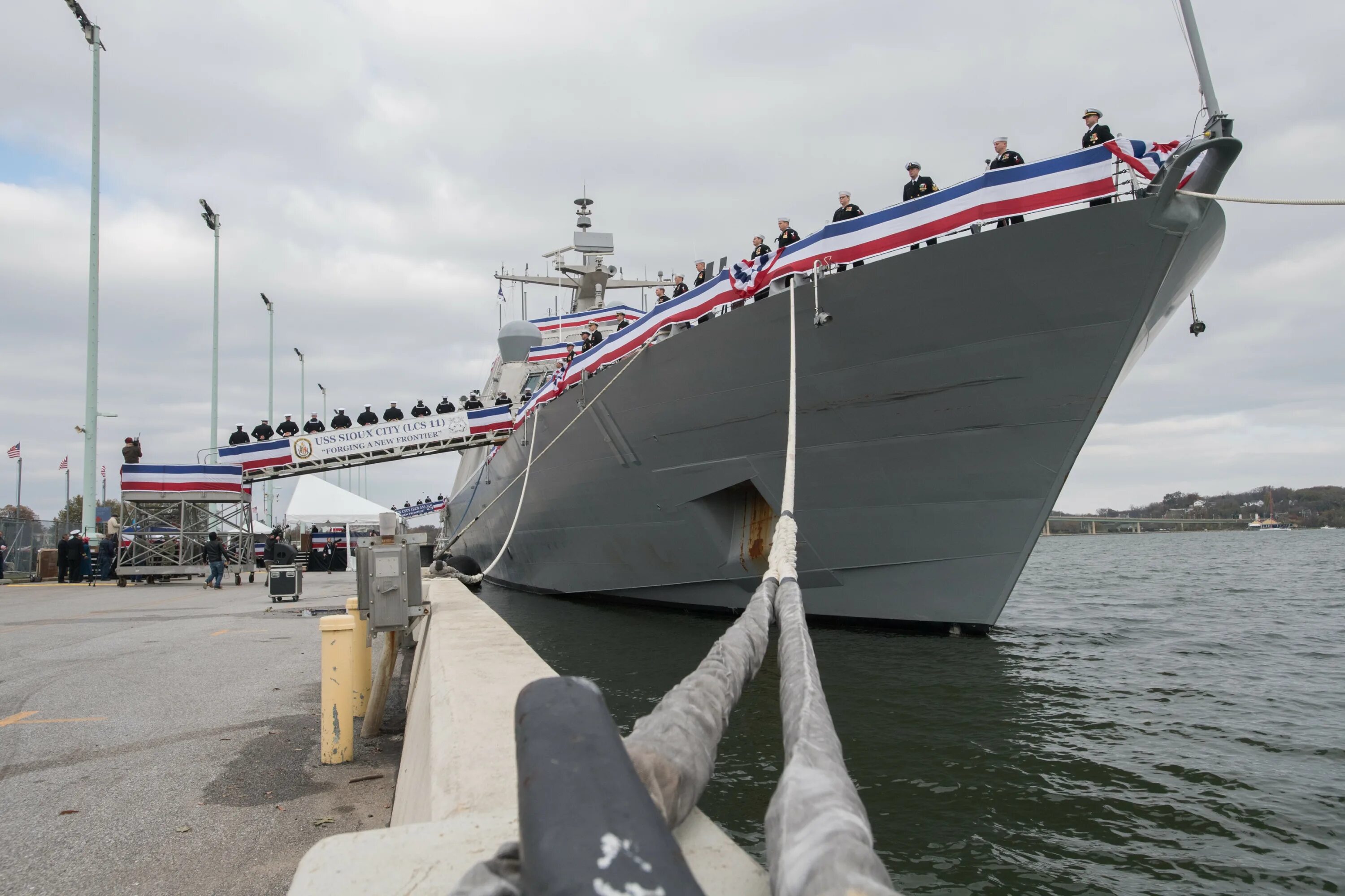 Черта вдоль борта судна. USS Sioux City LCS. USS St. Louis (lcs19). Борт корабля. Борт парусника.