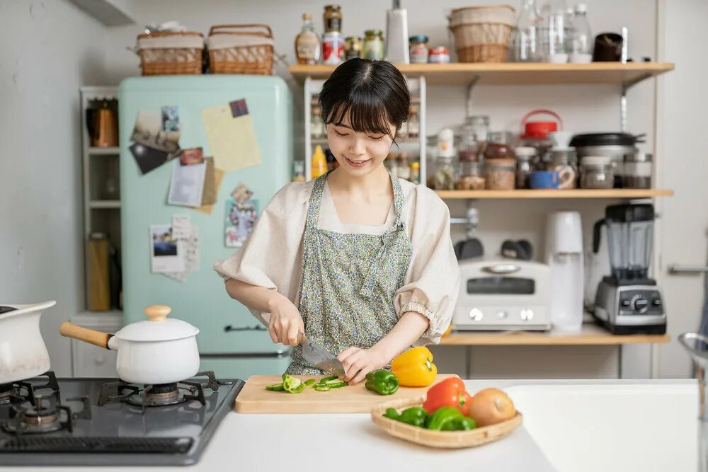 Японка домохозяйка гиф. Женщина домохозяйка в японии. Домохозяйки в японии. Домохозяйки в японии. Японская домохозяйка.