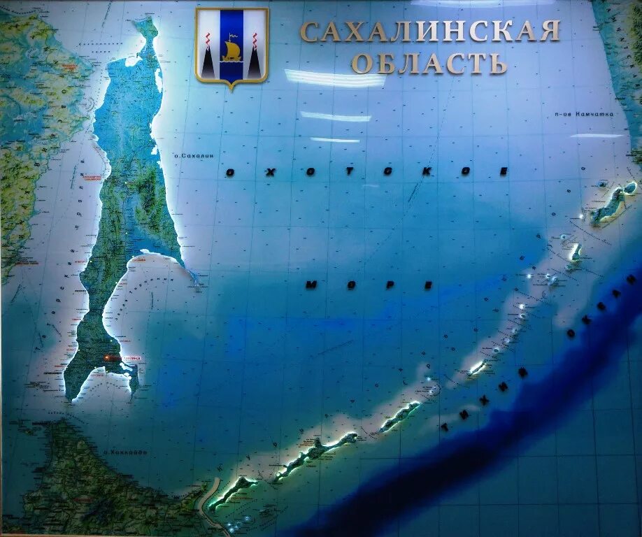 Какая длина сахалина. Остров Сахалин со спутника. Остров Сахалин и Курильские острова. Осороу Сахалин. Остров Сахалин на карте.