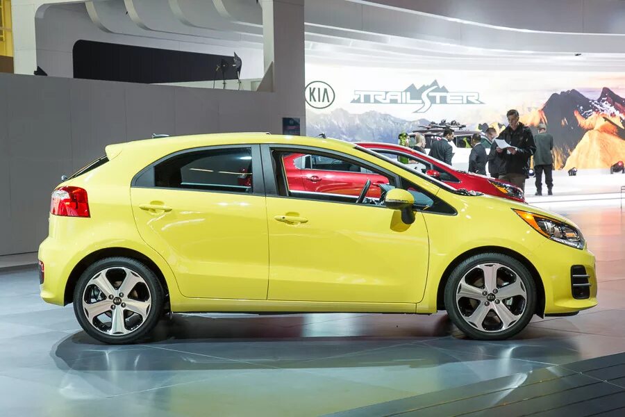 Рио хэтчбек 2016. Kia Rio 2021. Кия Рио хэтчбек 2021. Kia Rio 2016 хэтчбек. Kia Rio 2015 желтый.