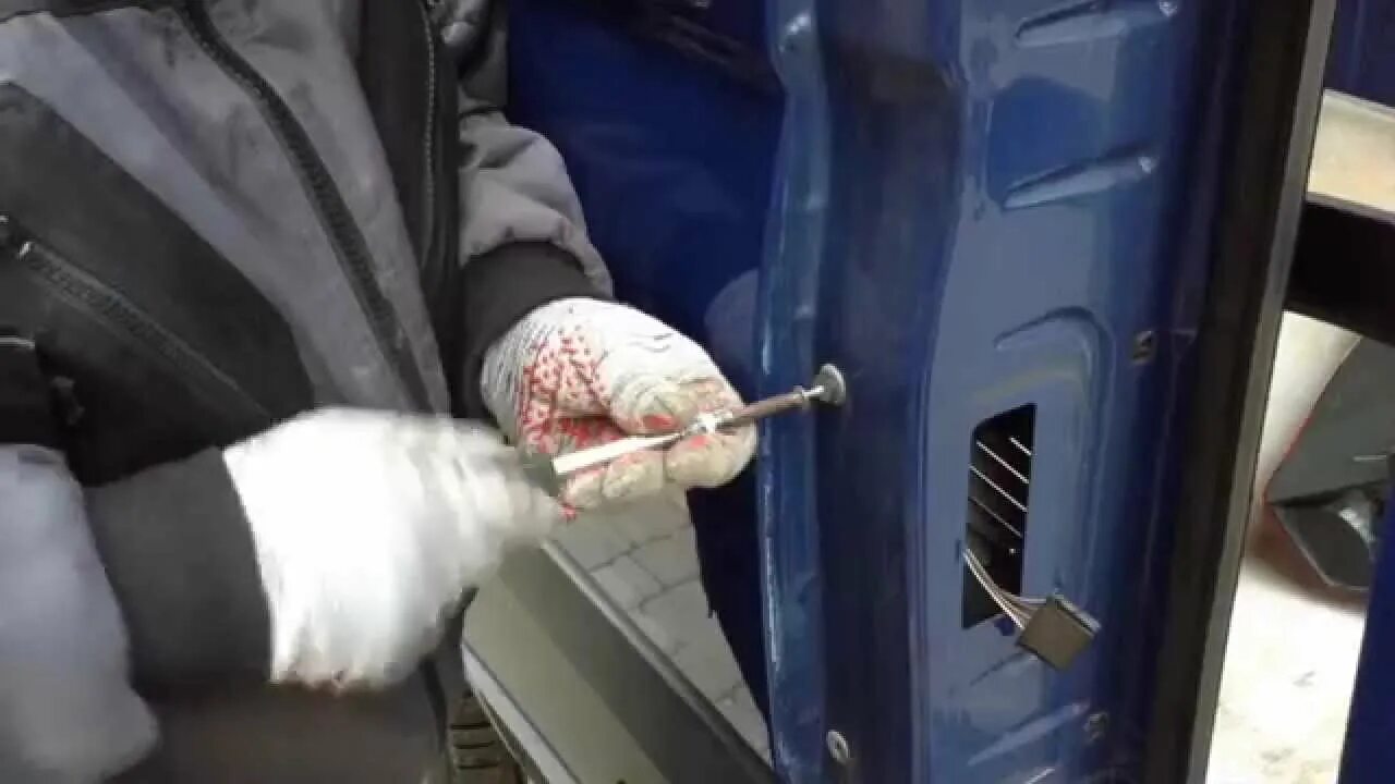 Замена задних фонарей - Mercedes-Benz Sprinter (1G), 2,2 л, 2002 года своими рук