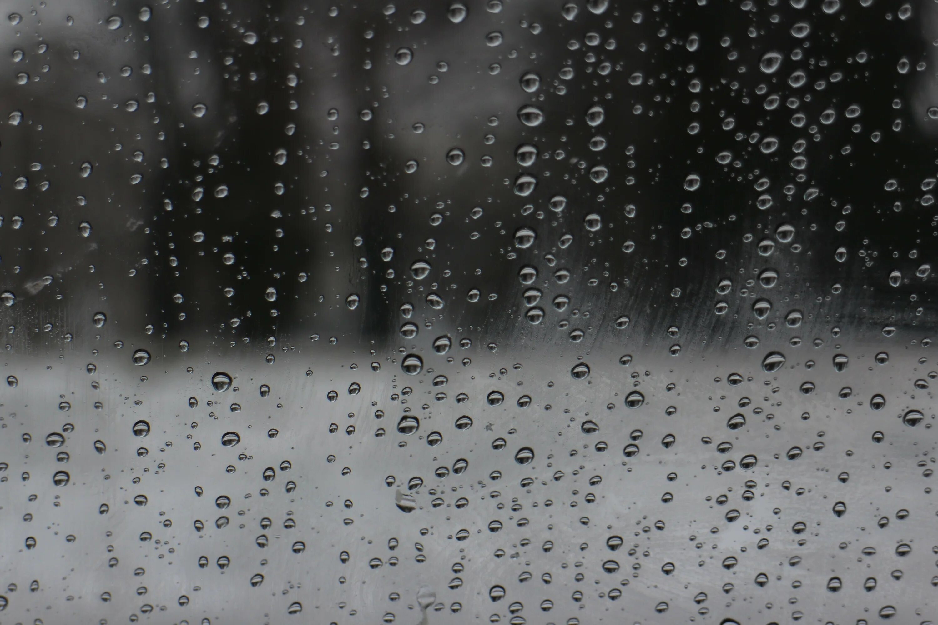 Капли на стекле. Текстура дождя. Эффект дождя. Капли дождя на стекле.