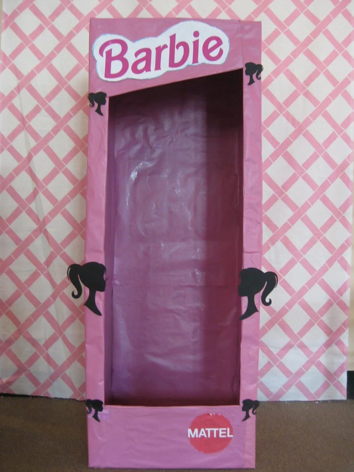 Коробки для фотозоны. Короб Барби для фотозоны. Фотозона коробка для куклы. Фотозона коробка Барби. Коробка Барби для фотосессии.