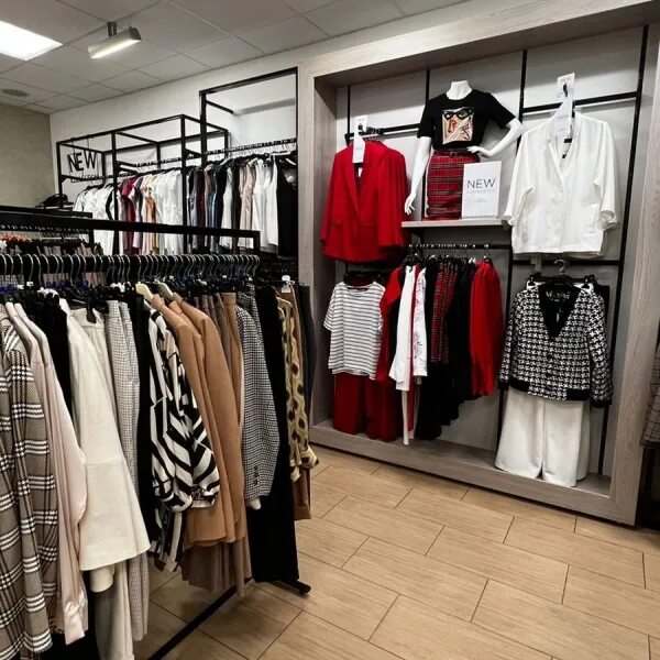 Oodji витрины. магазин центр пенза. название для магазина одежды для всей семьи. польская мода. магазин домашней одежды пенза.