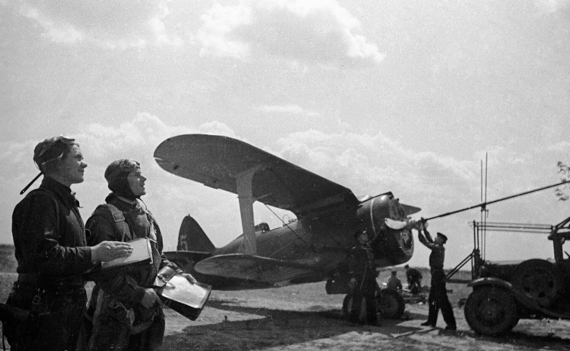 Советский самолет 1945. Летчики Великой Отечественной войны 1941-1945. ВВС ЧФ 1941. Самолеты ВОВ 1941-1945. Самолет и-153 в ВОВ.