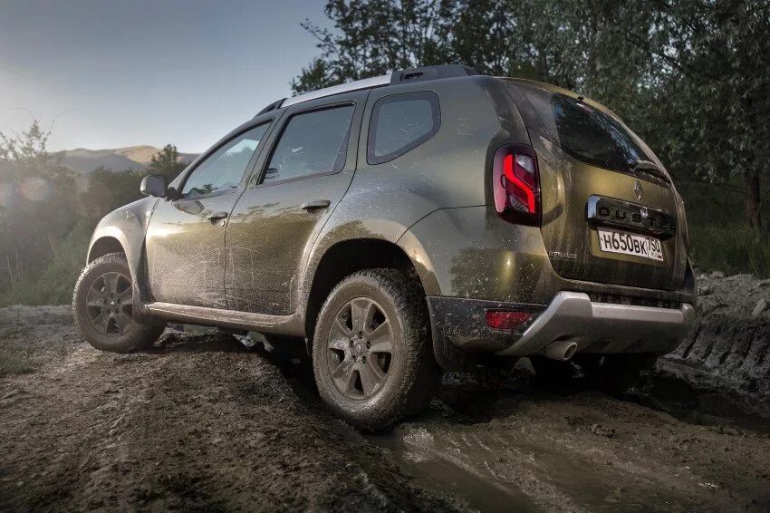 Какой в рено дастер залиты. Renault duster 2015. рено дастер 4. renault duster 4x4. рено дастер 2015.
