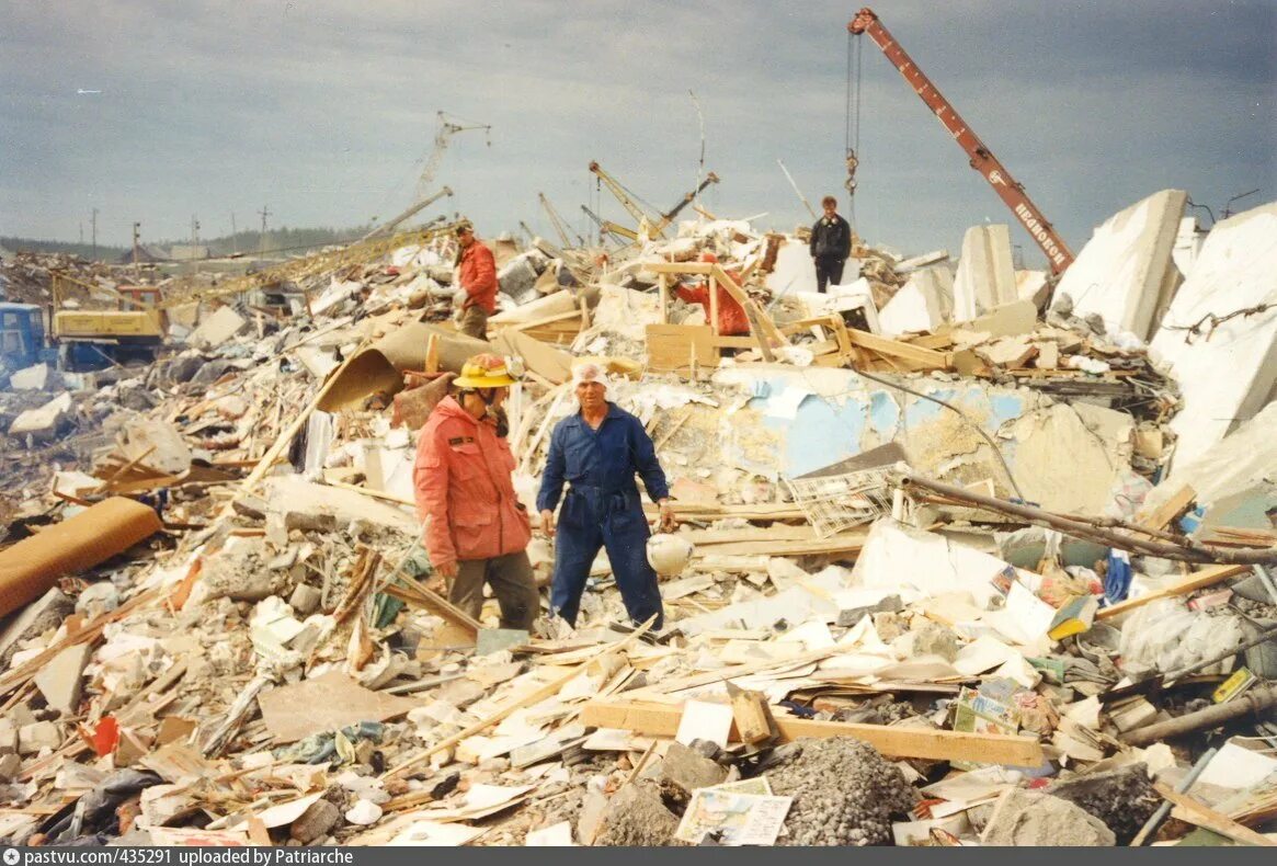 Сахалин землетрясение сегодня. Нефтегорск землетрясение 1995. землетрясение нефтегорск землетрясение 1995.