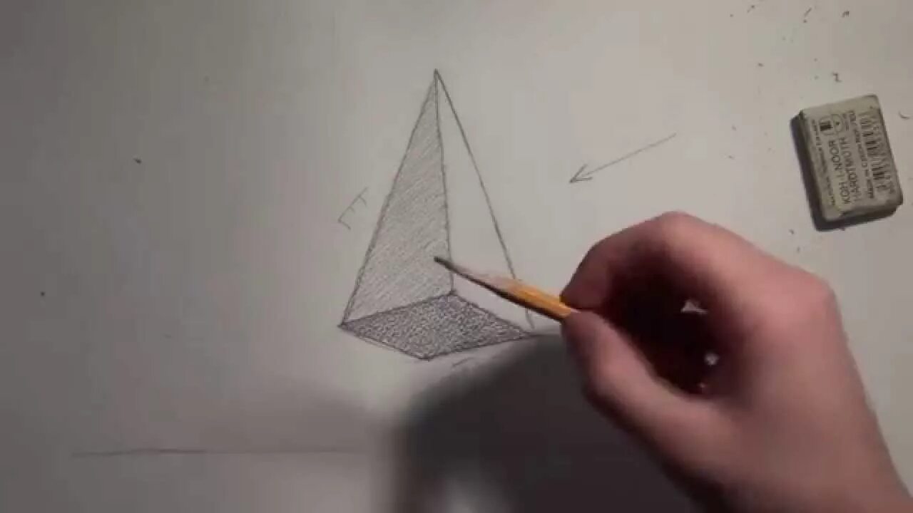 Треугольник снизу. Объемный треугольник. Объемный треугольник с тенью. 3д треугольник карандашом. Объемный треугольник карандашом.