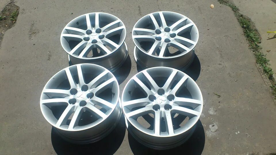 Диски r17 mitsubishi xrom. Диски 17 мицубиси. Диск mitsubishi r17. Диски work emotion cr-kai. Литьё r16 митсубиши штатное.